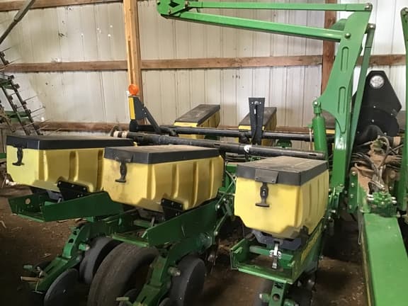 Image of John Deere 1760 equipment image 3