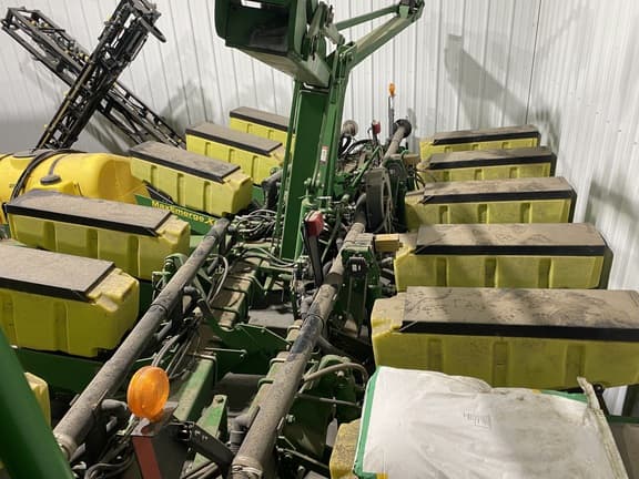 Image of John Deere 1760 Primary image