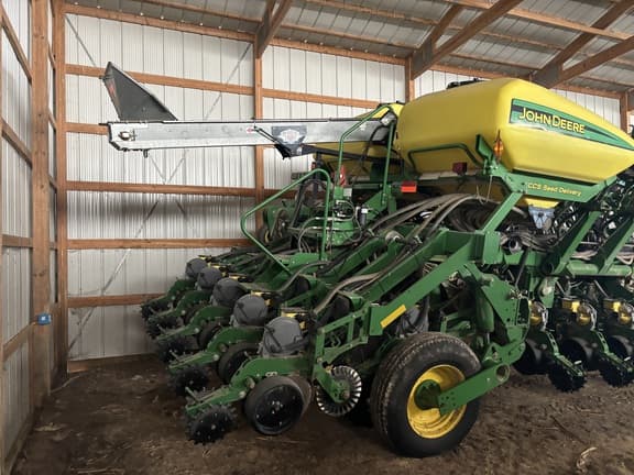 Image of John Deere 1790 equipment image 3