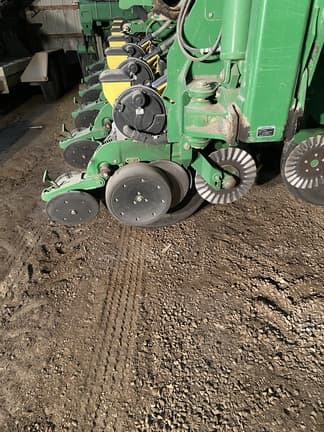 Image of John Deere 1790 equipment image 2