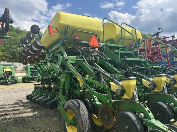 Image of John Deere 1790 equipment image 1