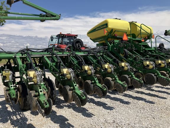 Image of John Deere 1790 equipment image 2