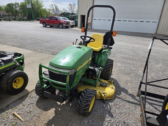 2006 John Deere 2305 Equipment Image0