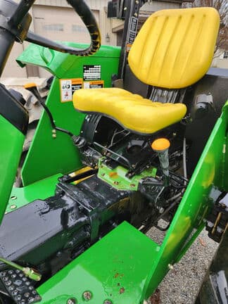 Image of John Deere 5203 equipment image 1