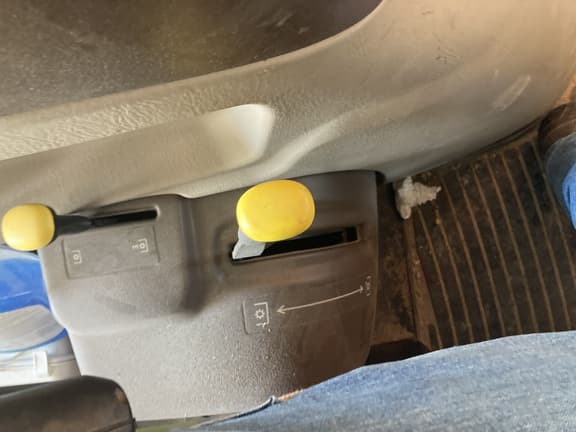 Image of John Deere 5325 equipment image 4