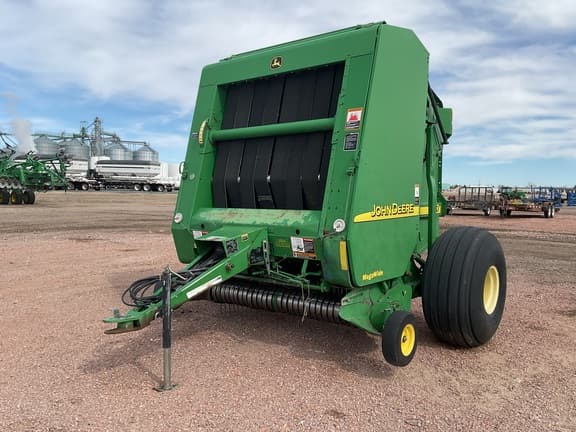 Image of John Deere 567 MegaWide equipment image 1