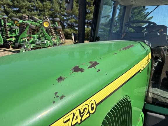 Image of John Deere 7420 equipment image 4