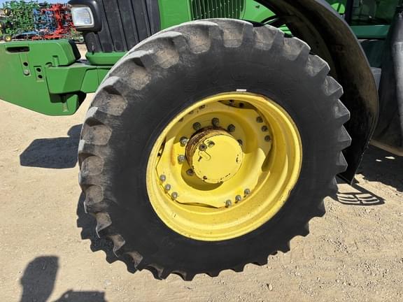 Image of John Deere 7420 equipment image 1