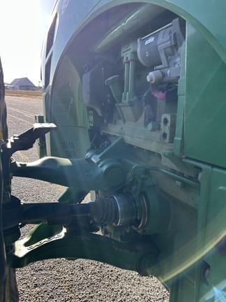 Image of John Deere 8530 equipment image 1