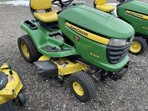 2006 John Deere X304 Equipment Image0