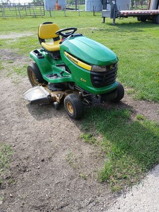 Image of John Deere X324 equipment image 1