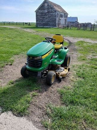 Image of John Deere X324 equipment image 2