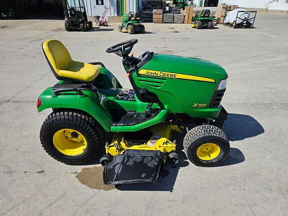 Image of John Deere X700 equipment image 3