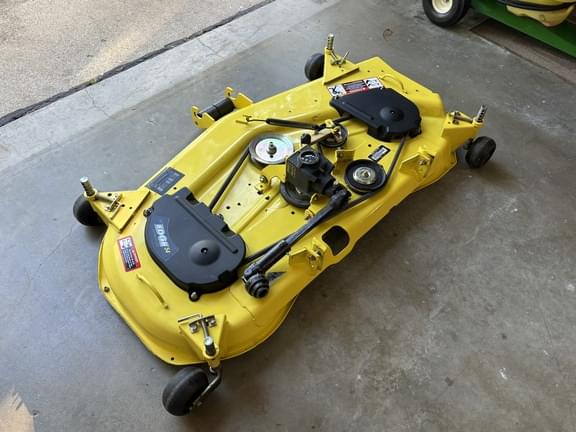 Image of John Deere X720 equipment image 3