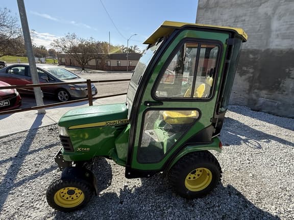 Image of John Deere X748 Primary image