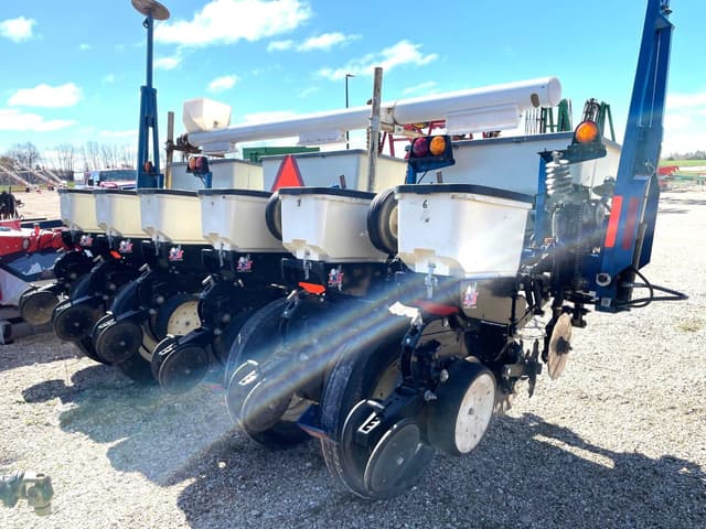 Image of Kinze 3000 equipment image 1