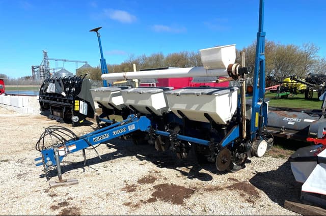 Image of Kinze 3000 equipment image 2