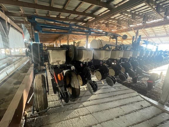 Image of Kinze 3600 equipment image 3