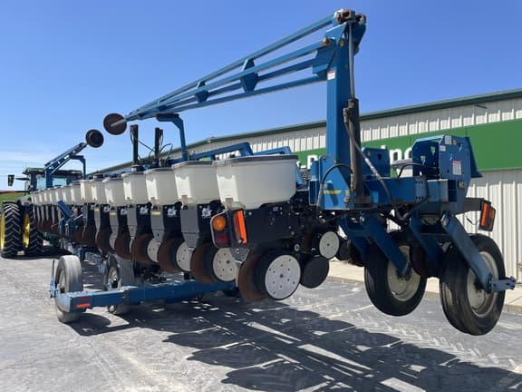 Image of Kinze 3650 equipment image 3