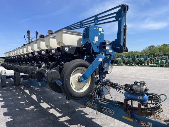 Image of Kinze 3650 equipment image 1