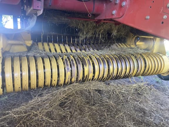 Image of New Holland BR780A equipment image 2