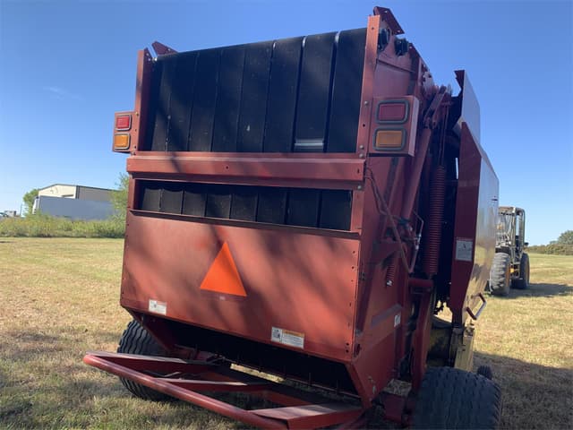 Image of New Holland BR780A equipment image 2