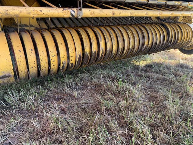 Image of New Holland BR780A equipment image 3