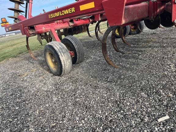 Image of Sunflower 4511-13 equipment image 3