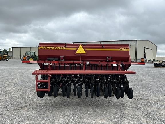 Image of Sunflower 9433-40 equipment image 3
