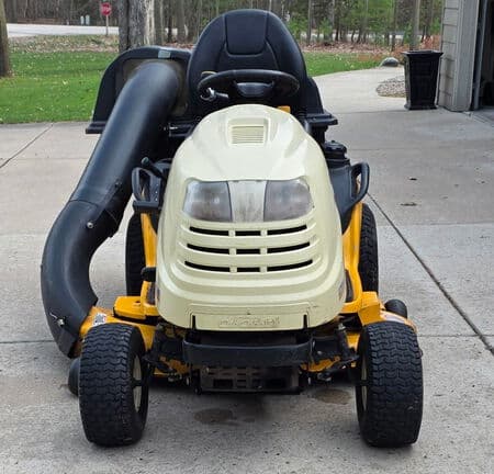 Image of Cub Cadet LT1046 equipment image 2