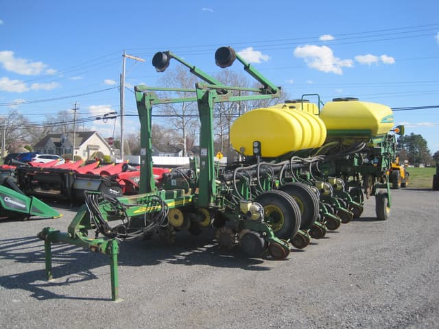 Image of John Deere 1770 equipment image 1