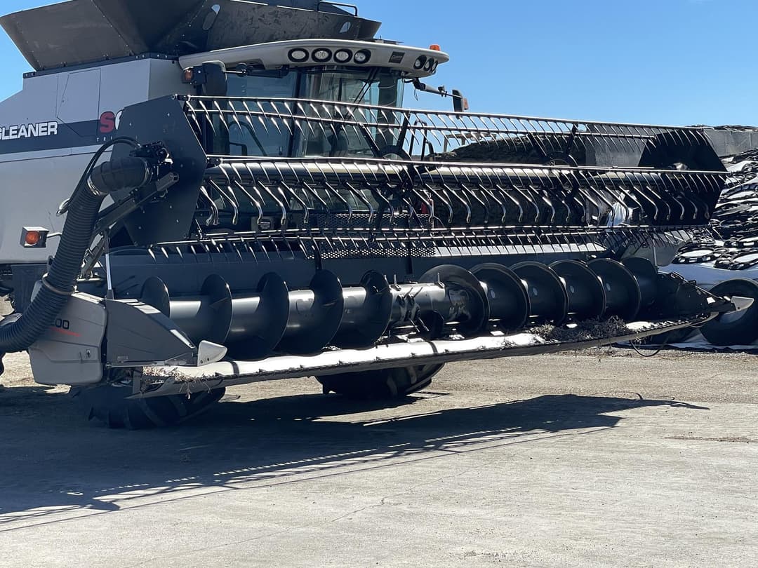 Image of Gleaner 8200 Primary image