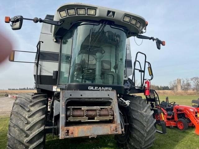 Image of Gleaner R65 equipment image 3