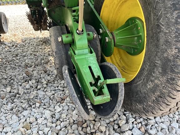 Image of John Deere 1770 equipment image 4