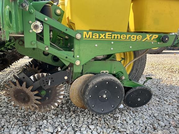 Image of John Deere 1770 equipment image 2
