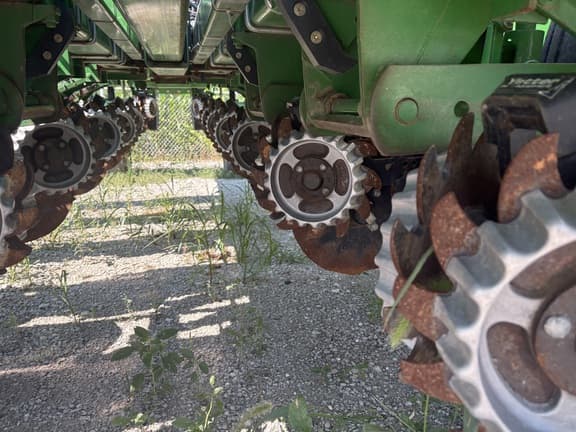Image of John Deere 1770 equipment image 4