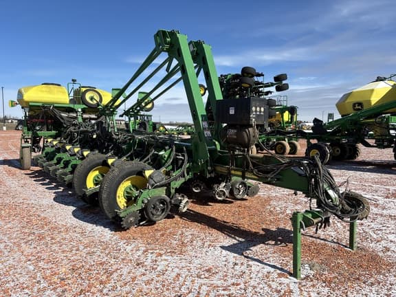 Image of John Deere 1770 equipment image 1