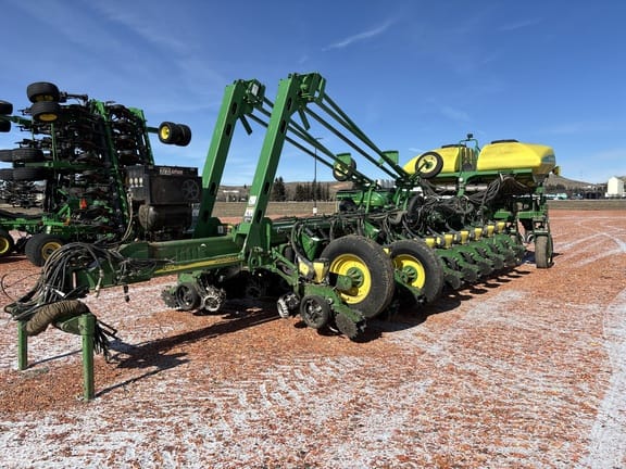 2007 John Deere 1770 Equipment Image0