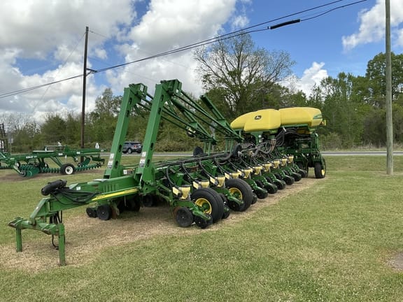 2007 John Deere 1770 Equipment Image0