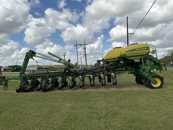 Image of John Deere 1770 equipment image 4