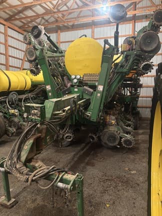 Image of John Deere 1790 equipment image 2