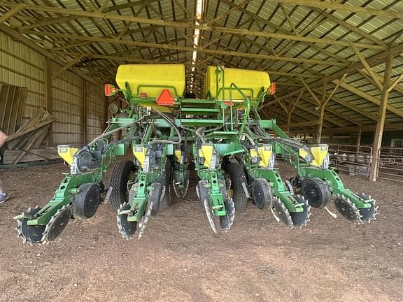 Image of John Deere 1790 equipment image 2
