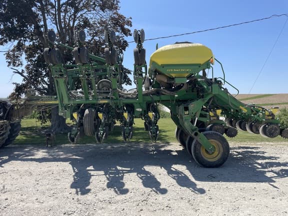 Image of John Deere 1790 equipment image 1
