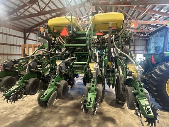 Image of John Deere 1790 equipment image 2