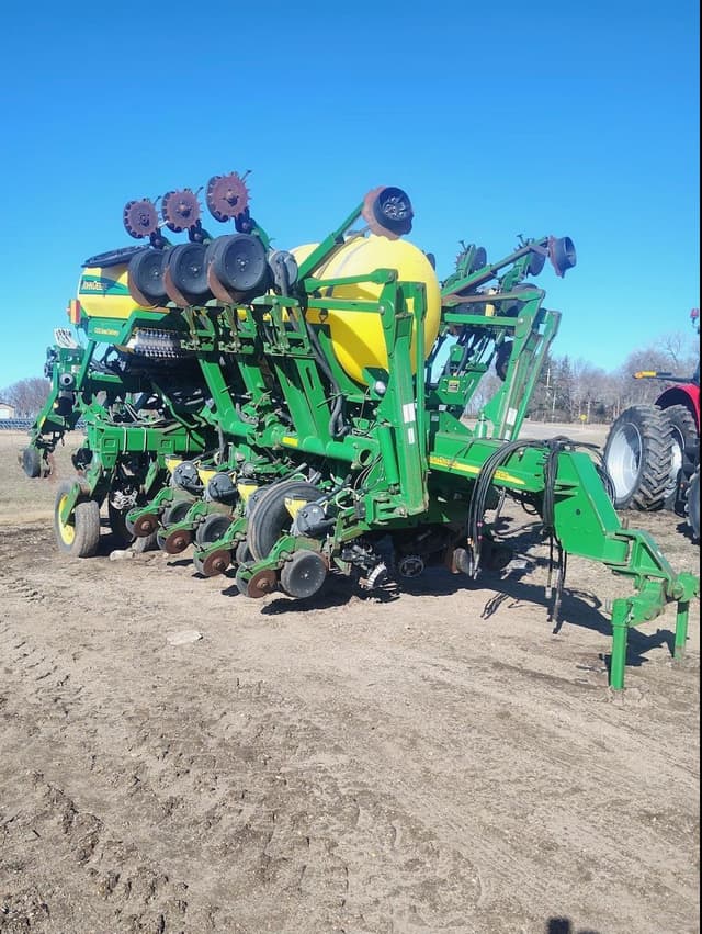 Image of John Deere 1790 equipment image 2