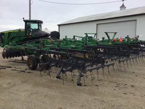 Image of John Deere 2310 equipment image 1