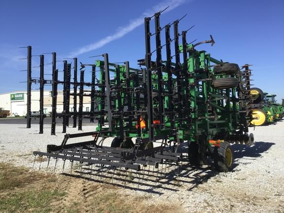 Image of John Deere 2310 equipment image 4