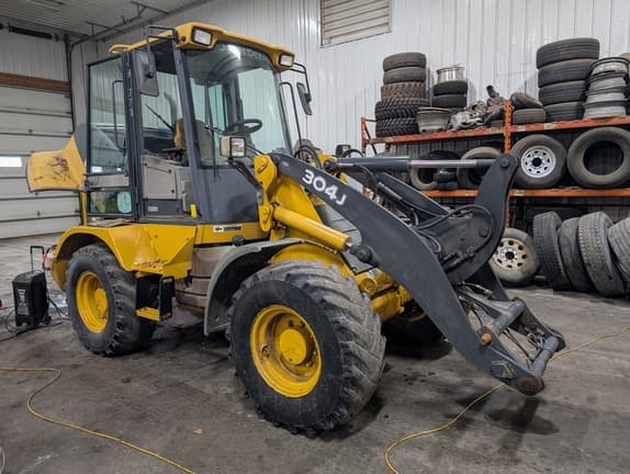 Image of John Deere 304J equipment image 2