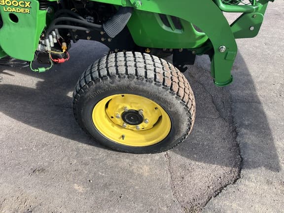 Image of John Deere 3320 equipment image 4