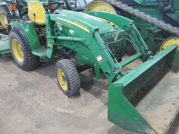 Image of John Deere 3320 equipment image 2
